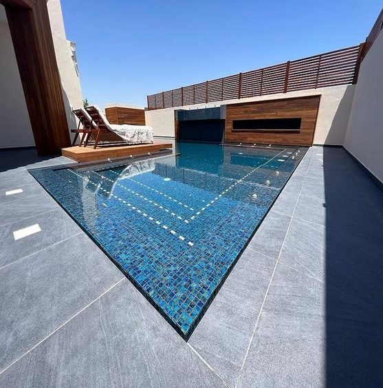 Pool with glass mosaic